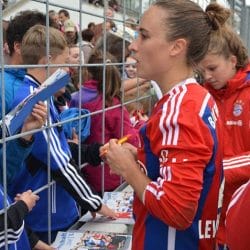 Gina Lewandowski, FC Bayern München, Fotoallerlei https://www.facebook.com/469262143096499/photos/a.819306548092055.1073741836.469262143096499/819310914758285/?type=3&src=https%3A%2F%2Ffbcdn-sphotos-a-a.akamaihd.net%2Fhphotos-ak-xpa1%2Ft31.0-8%2F10623488_819310914758285_2177127129994813043_o.jpg&smallsrc=https%3A%2F%2Ffbcdn-sphotos-a-a.akamaihd.net%2Fhphotos-ak-xpa1%2Ft31.0-8%2Fs960x960%2F10623488_819310914758285_2177127129994813043_o.jpg&size=1356%2C2048&fbid=819310914758285