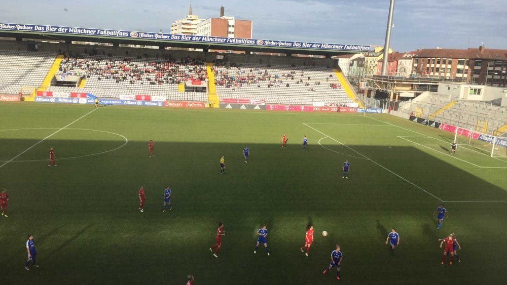 FC Bayern München Frauen - SC Sand (2:0), November 2015