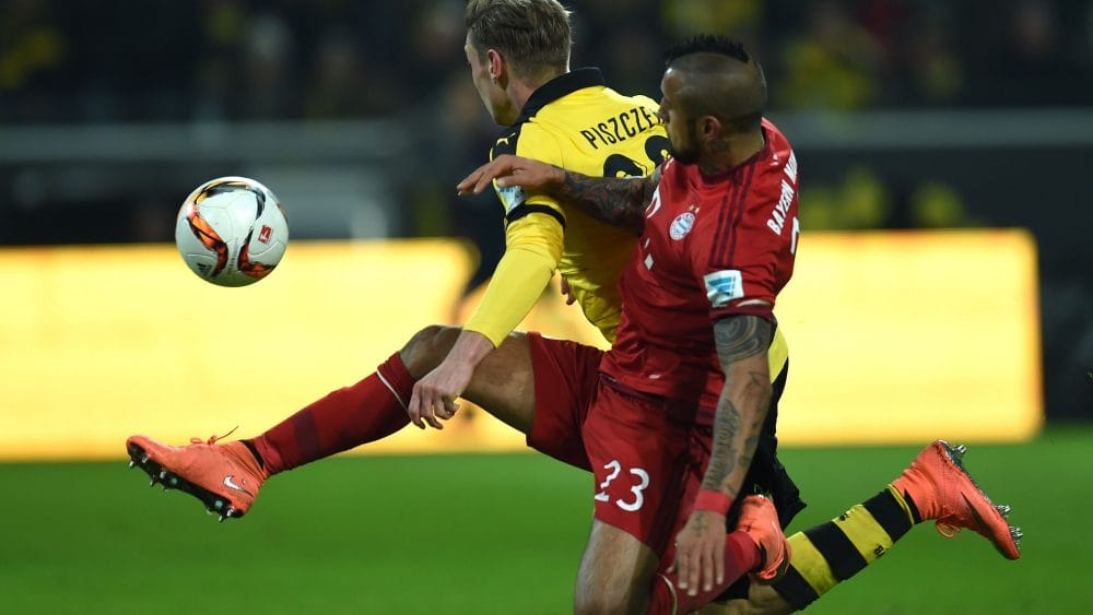 Bayern Munich's Brazilian midfielder Douglas Costa (R) and Dortmund's midfielder Sven Bender vie for the ball during the German first division Bundesliga football match of Borussia Dortmund v FC Bayern Muenchen in Dortmund, on March 5, 2016.