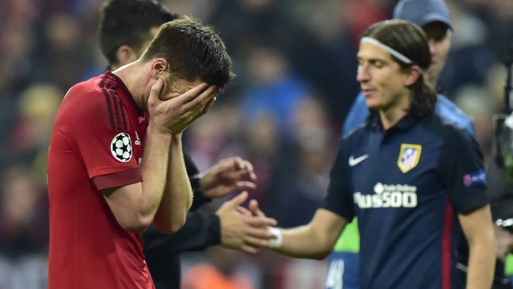 Bayern Munich's Spanish midfielder Xabi Alonso (L) reacts after the UEFA Champions League semi-final, second-leg football match between FC Bayern Munich and Atletico Madrid in Munich, southern Germany, on May 3, 2016. / AFP / John MACDOUGALL (Photo credit should read JOHN MACDOUGALL/AFP/Getty Images)