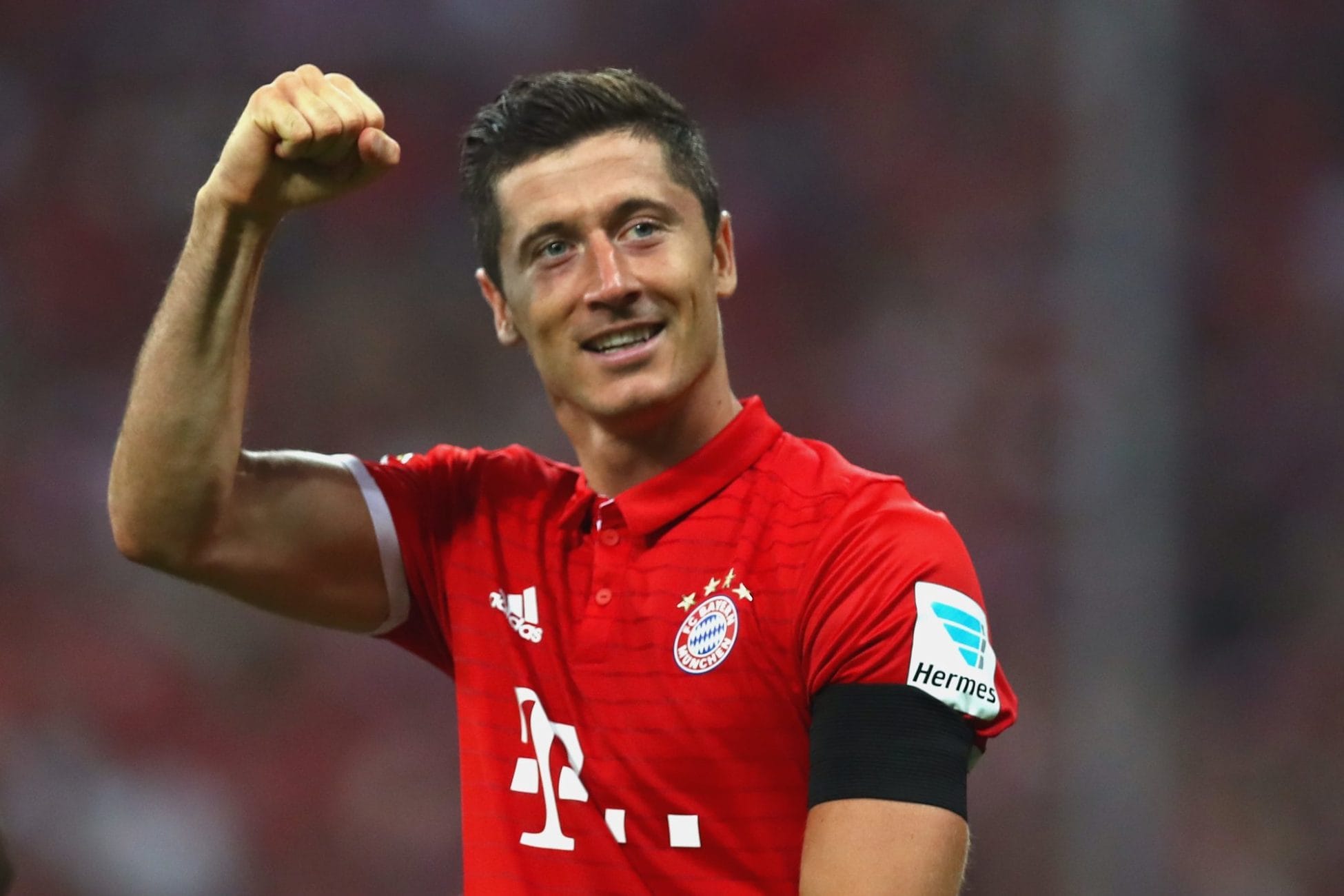 Robert Lewandowski bejubelt seinen Treffer zum 2:0. (Photo by Alexander Hassenstein/Bongarts/Getty Images)