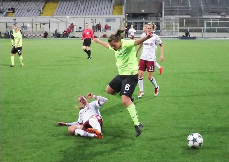 FC Bayern - Hibernian Ladies, Champions League, 11.10.2016, 4:1, Katharina Baunach, C: Sven Beyrich