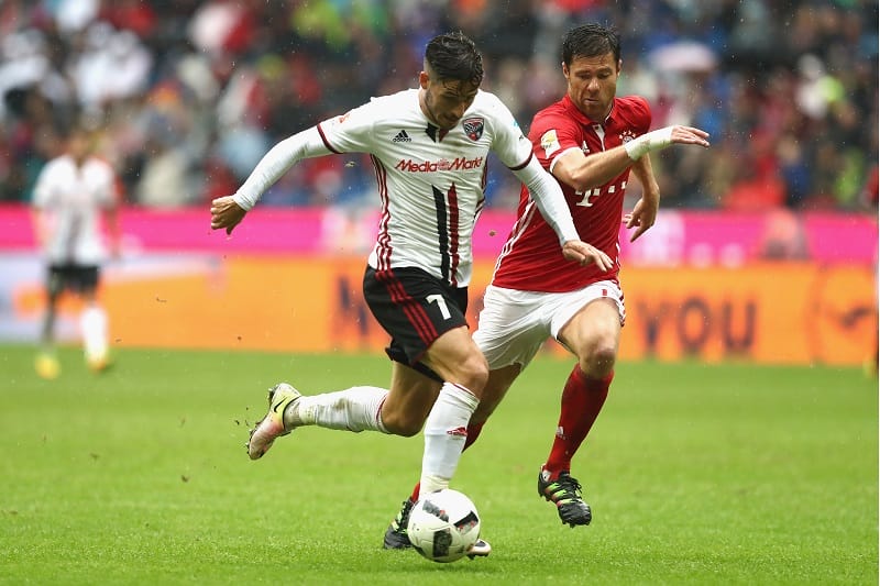 Alonso läuft in dieser Spielzeit zu oft hinterher. Seine Stärken zeigt er mit dem Ball.(Foto: Alexander Hassenstein / Bongarts / Getty Images)