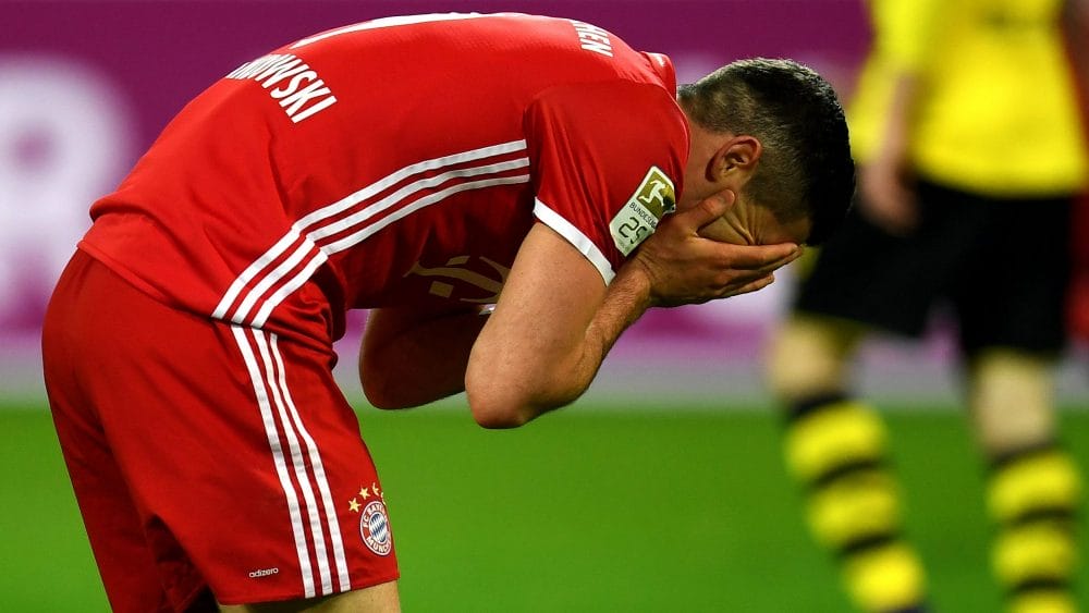 Bayern Munich's Polish forward Robert Lewandowski reacts during the German first division Bundesliga football match between Borussia Dortmund and FC Bayern Munich in Dortmund on November 19, 2016. / AFP / PATRIK STOLLARZ