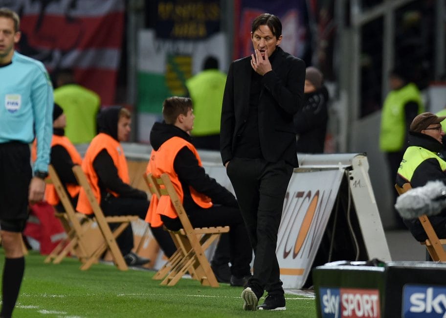 Roger Schmidt ist längst nicht mehr unumstritten.(Foto: Patrik Stollarz / AFP / Getty Images)