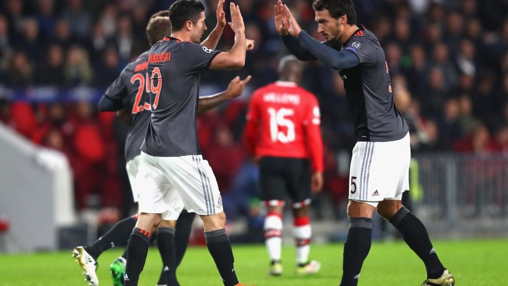 EINDHOVEN, NETHERLANDS - NOVEMBER 01: Robert Lewandowski of Bayern Muenchen (L) celebrates scoring his sides first goal with Mats Hummels of Bayern Muenchen (R) during the UEFA Champions League Group D match between PSV Eindhoven and FC Bayern Muenchen at Philips Stadion on November 1, 2016 in Eindhoven, Netherlands.