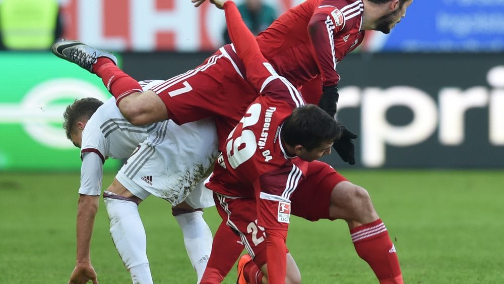 (L-R) Bayern Munich's midfielder Joshua Kimmich, Ingolstadt's Australian striker Mathew Leckie and Ingolstadt's Austrian defender Markus Suttner vie for the ball during the German First division Bundesliga football match between FC Ingolstadt 04 and Bayern Munich in Ingolstadt, southern Germany, on February 11, 2017. / AFP / Christof STACHE