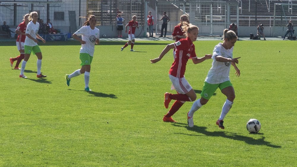 FC Bayern München Frauen - VfL Wolfsburg, C: Sven Beyrich