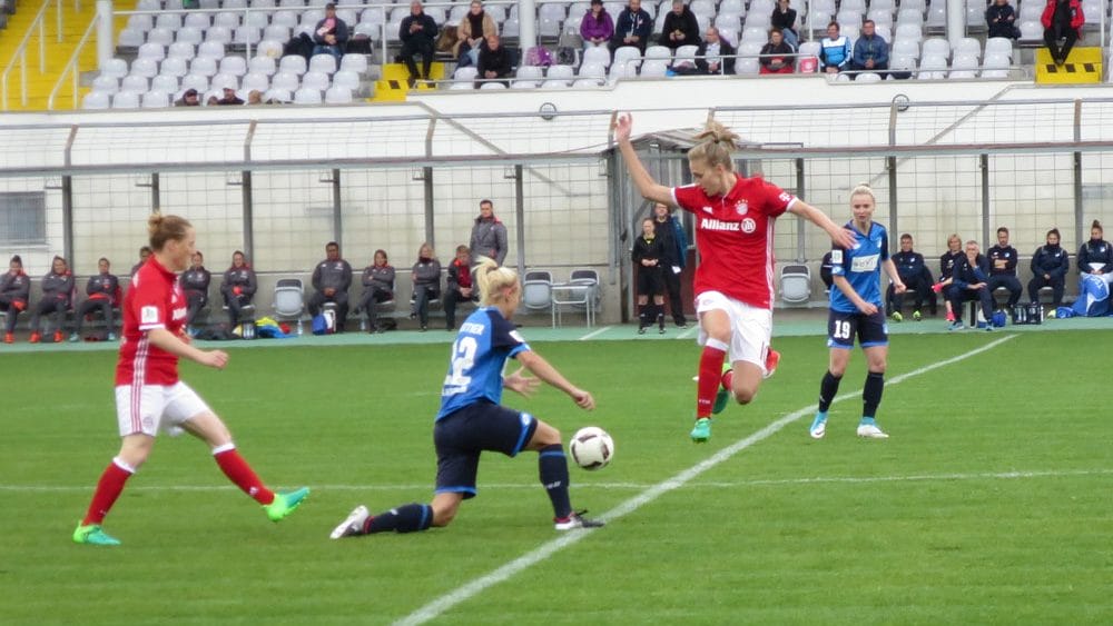 Behringer, Dongus, Miedema, Steiner, FC Bayern München Frauen - TSG 1899 Hoffenheim, C: Sven Beyrich