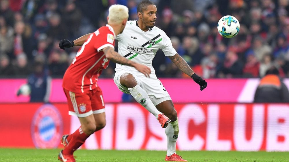 MUNICH, GERMANY - DECEMBER 02: Rafinha of Bayern Muenchen (l) and Charlison Benschop of Hannover during the Bundesliga match between FC Bayern Muenchen and Hannover 96 at Allianz Arena on December 2, 2017 in Munich, Germany. (Photo by Sebastian Widmann/Bongarts/Getty Images)