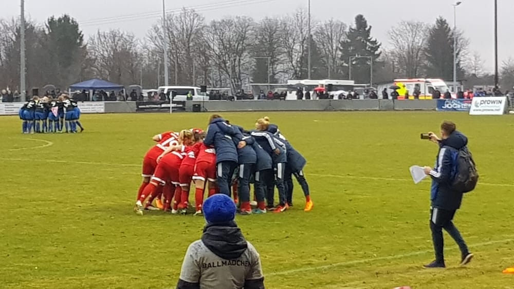 DFB-Pokal-Viertelfinale: 1. FC Saarbrücken - FC Bayern München Frauen 0:15