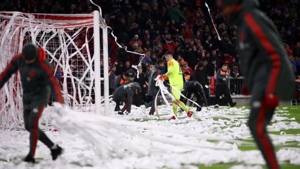 MUNICH, GERMANY - DECEMBER 08: Fabian Bredlow of Nuernberg assists stewards clean toilet paper off the pitch during the Bundesliga match between FC Bayern Muenchen and 1. FC Nuernberg at Allianz Arena on December 8, 2018 in Munich, Germany. (Photo by Alex Grimm/Bongarts/Getty Images)