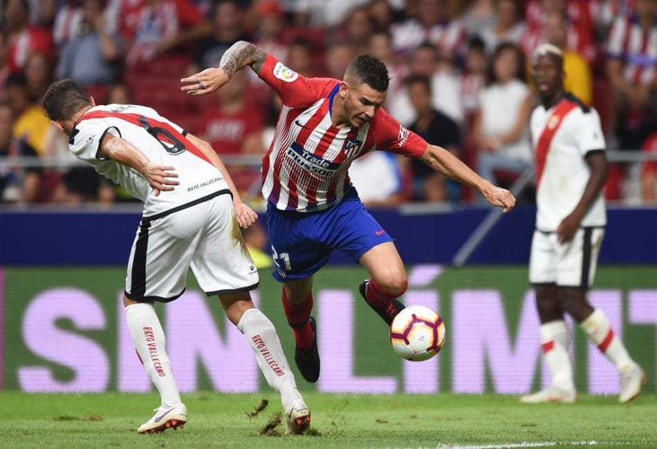 MADRID, SPAIN - AUGUST 25: Lucas Hernandez of Club Atletico de Madrid challenges Gorka Elustondo Urkola of Rayo Vallecano de Madrid during the La Liga match between Club Atletico de Madrid and Rayo Vallecano de Madrid at Wanda Metropolitano on August 25, 2018 in Madrid, Spain. (Photo by Denis Doyle/Getty Images)