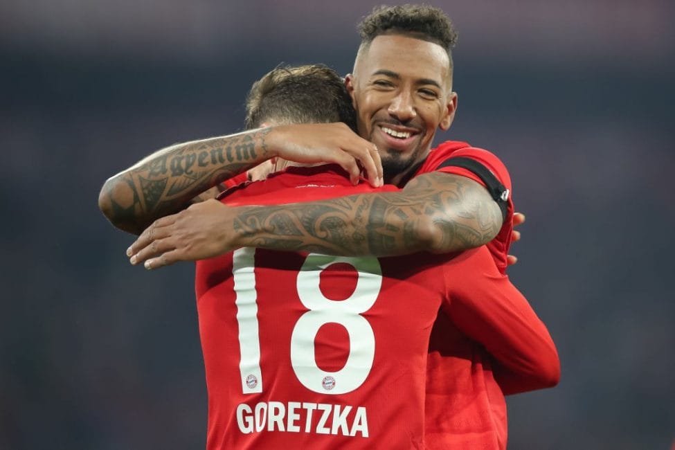 MUNICH, GERMANY - JANUARY 25: Leon Goretzka of FC Bayern Muenchen celebrates after scoring his team`s third goal with Jerome Boateng of FC Bayern Muenchen during the Bundesliga match between FC Bayern Muenchen and FC Schalke 04 at Allianz Arena on January 25, 2020 in Munich, Germany. (Photo by Christian Kaspar-Bartke/Bongarts/Getty Images)