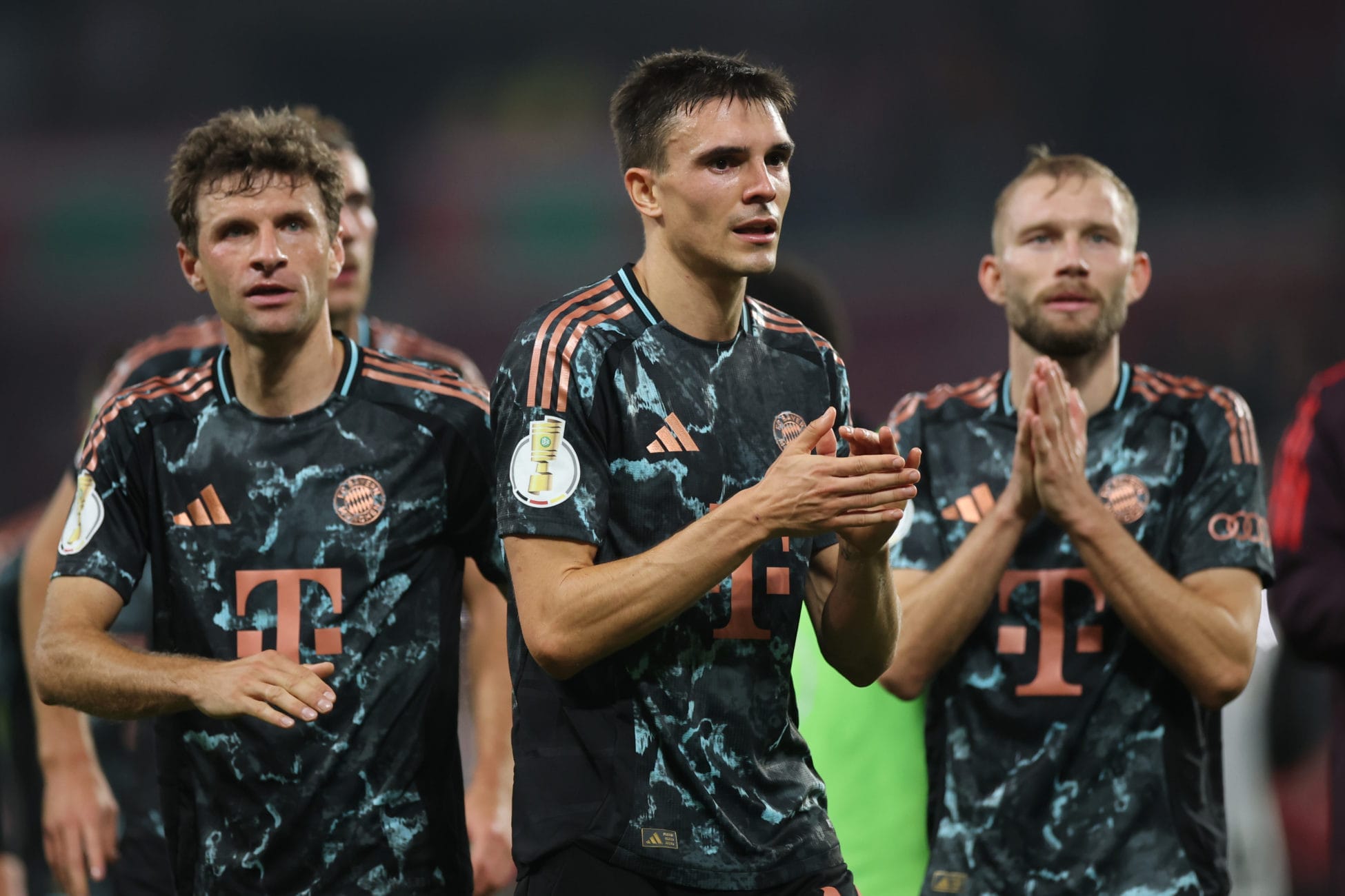 Thomas Müller, Joao Palhinha, Konrad Laimer (FC Bayern München)