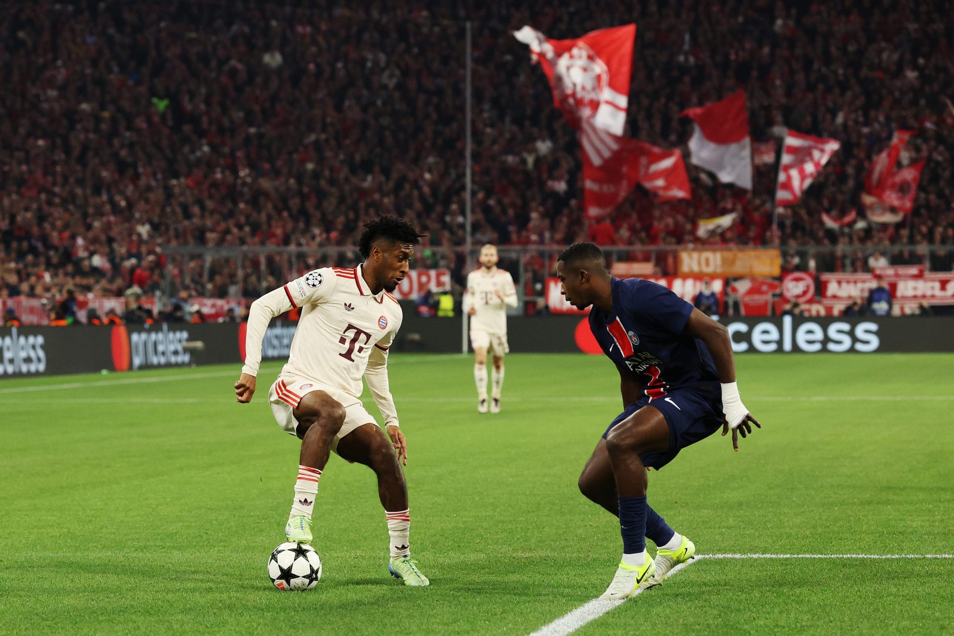 Kingsley Coman (FC Bayern München) vs. Willian Pacho (PSG)