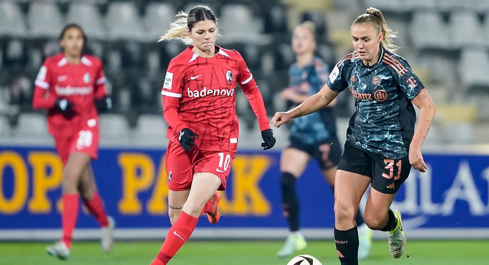 Georgia Stanway (FC Bayern) in Freiburg