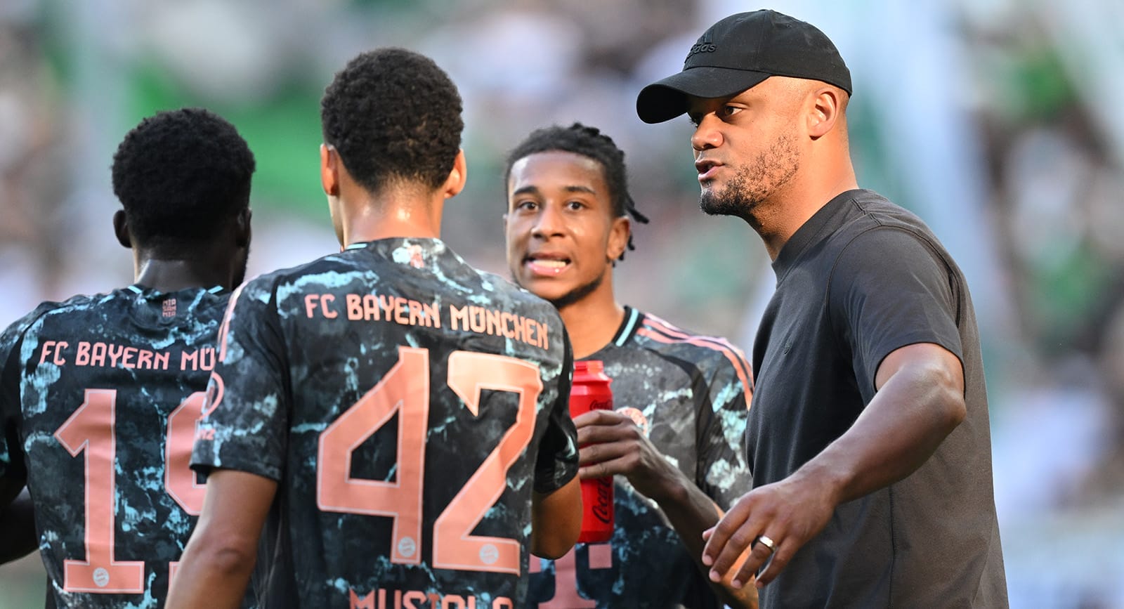 Alphonso Davies, Jamal Musiala, Michael Olise, Vincent Kompany (FC Bayern München)